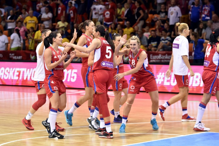 Serbia celebrando la victoria frente a Eslovaquia