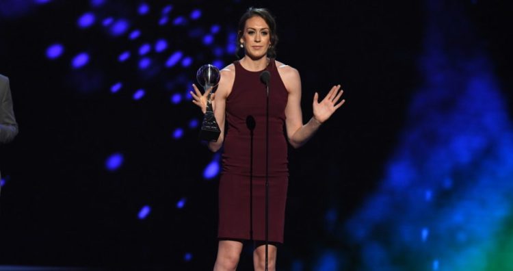 Breanna Stewart dando su discurso en los premios ESPY